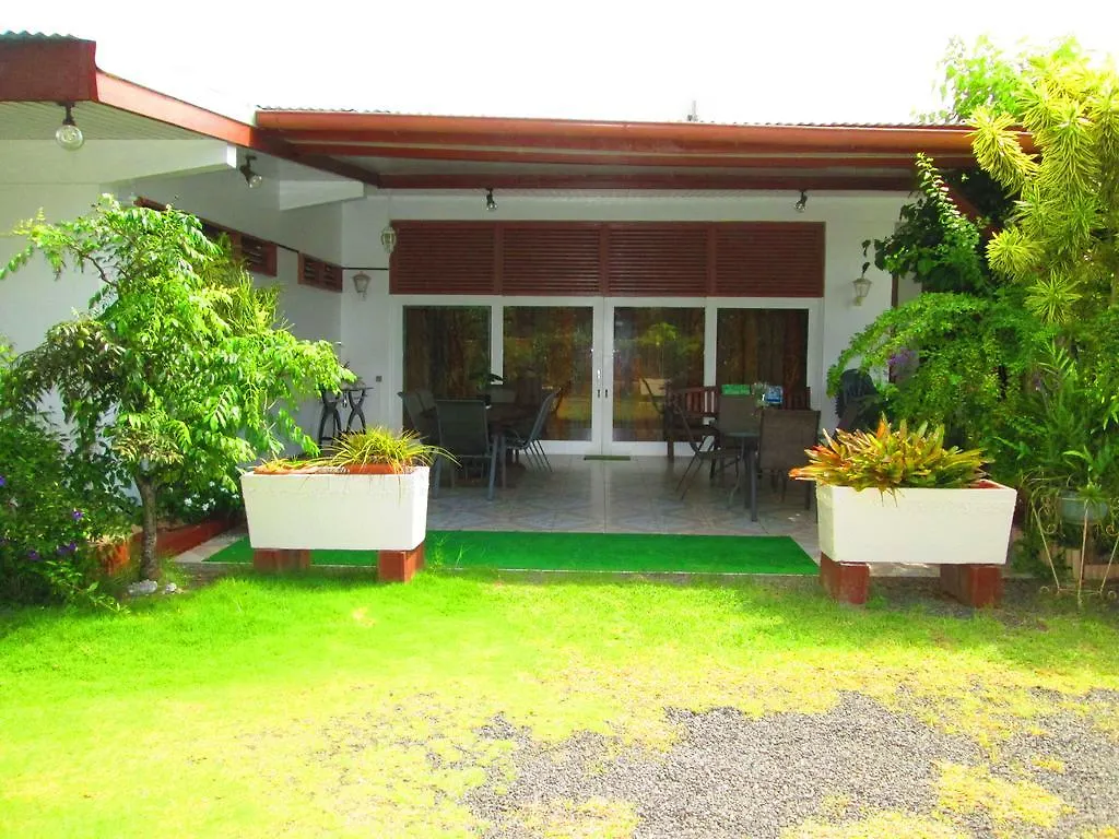 פאפיט Inaiti Lodge לינה וארוחת בוקר